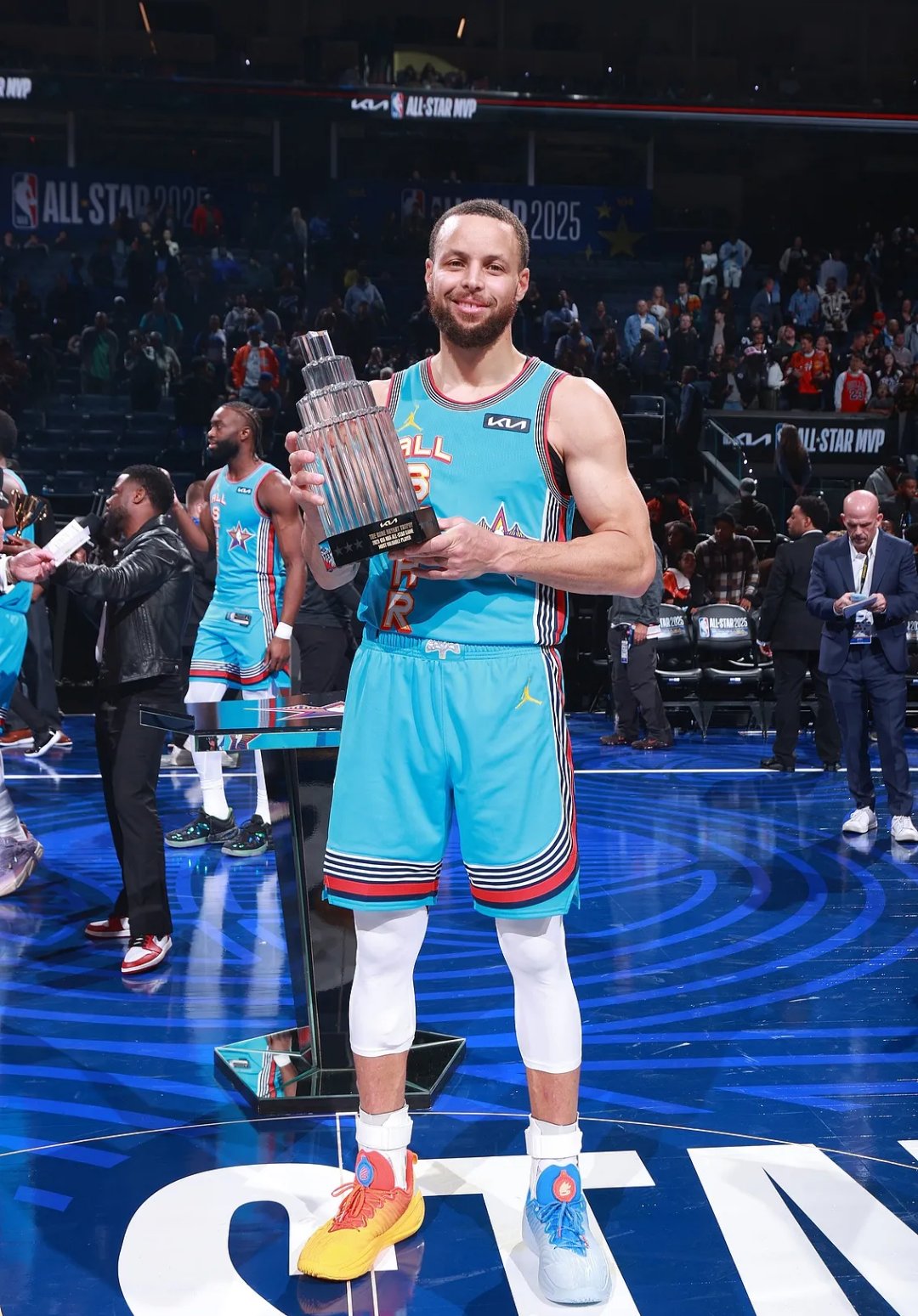 关于千里之外的对抗：国际赛事中NBA球员展现魅力的信息