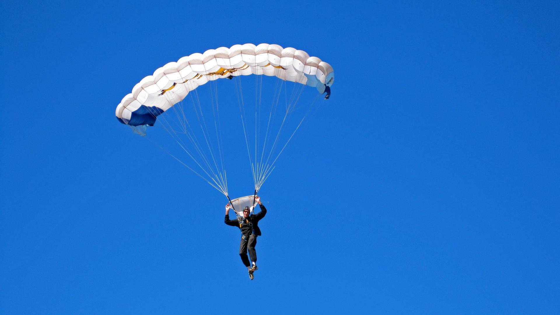 “燃烧你的心跳:每一秒都精彩不断”,燃烧你的美,是什么歌